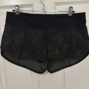 Lululemon Speed Shorts Size 6 Green Camo